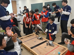 251102_小学生ロボコン競技の様子.JPG