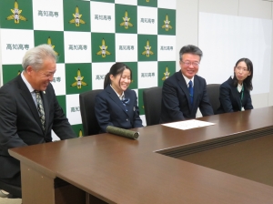 受賞後の懇談風景