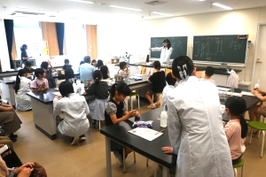 スノードームつくりの様子①（明）.JPG