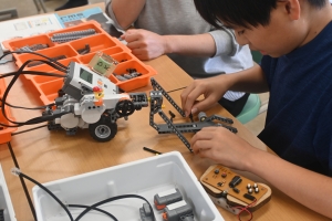 ロボット作製の様子①_240824.JPG