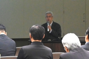 吉岡先生の発表の様子.JPG